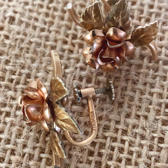 21-Krementz Vintage Gold & Rose gold earrings - Picture 7 of 8
